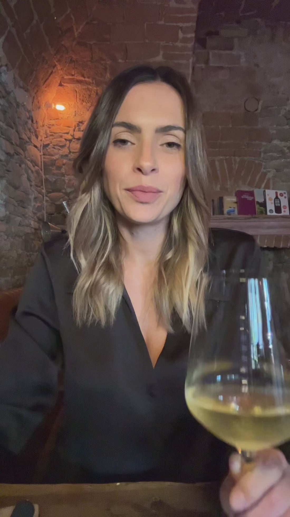 Penny unsere Weinexpertin stellt den alkoholfreien Wein Divin Sauvignon Blanc vor