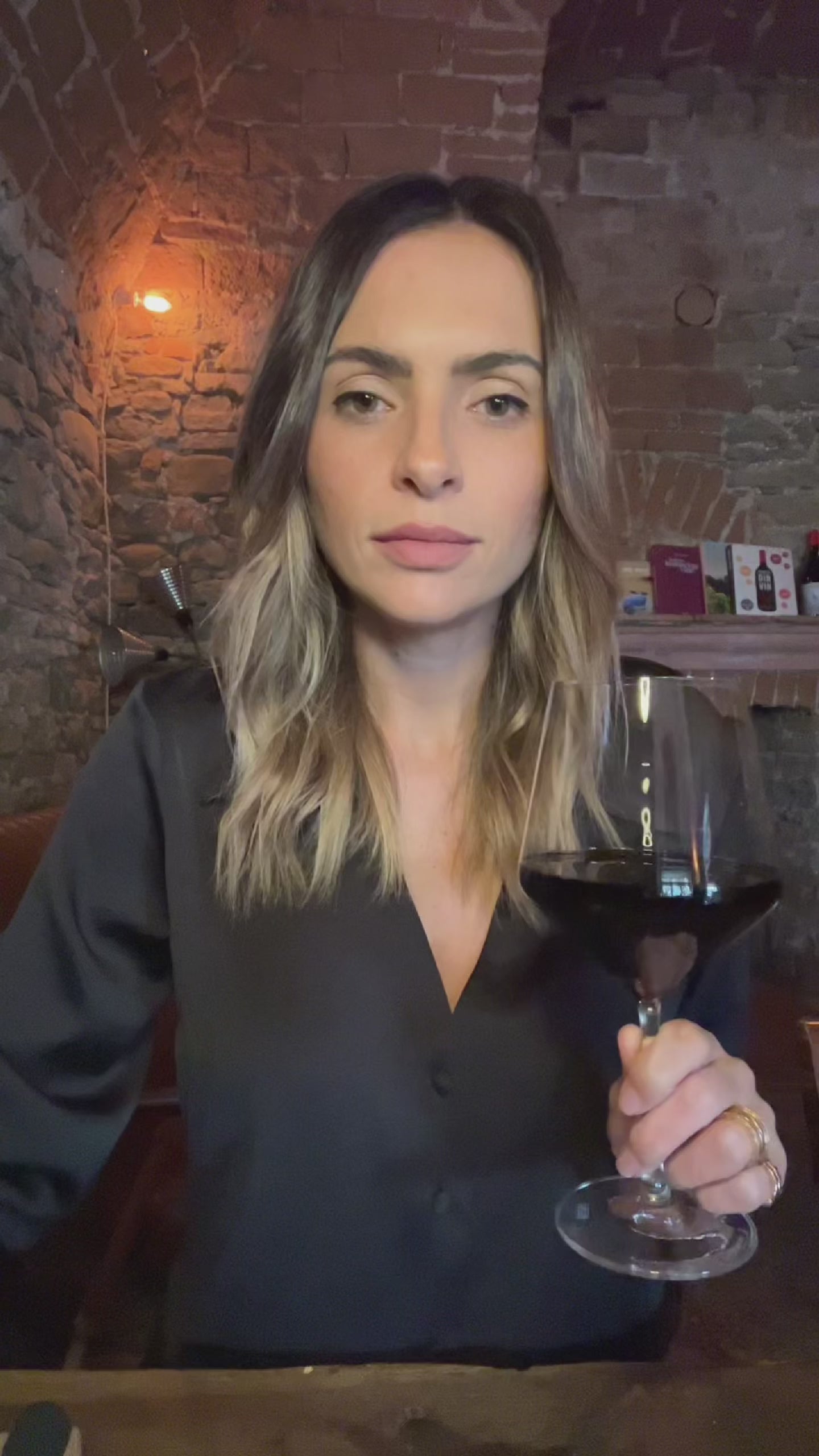 Video laden: Penny unsere Weinexpertin stellt den Lesegut Rotwein vor